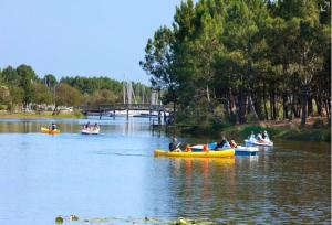 Maisons de vacances Maison confortable a Hourtin 45 m² avec piscine partagee sur place ! : photos des chambres