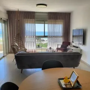 7th Floor - Aẖihud