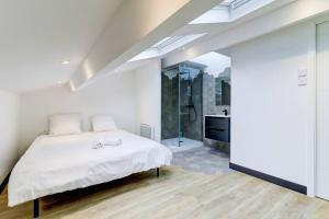 Appartements LA CAMBUSE TOPDESTINATION-BOURG - Centre ville - Classe 3 etoiles : photos des chambres