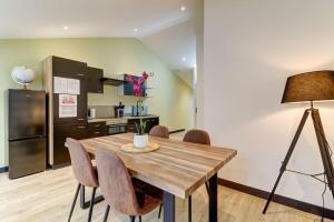 Appartements LA CAMBUSE TOPDESTINATION-BOURG - Centre ville - Classe 3 etoiles : photos des chambres