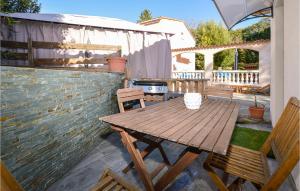 Maisons de vacances Nice home in Mezzavia with Outdoor swimming pool and WiFi : photos des chambres