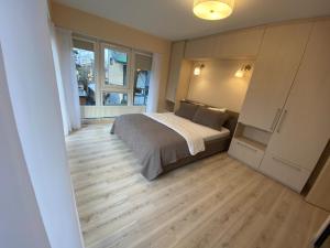 Sunny apartment, 5min to the sea. Parking. Self check in.