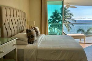 Beachfront Condo in Bucearías