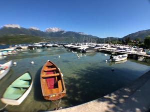 Appartements Au coeur de St Jorioz, spacieux appartement avec terrasse et vue montagne. : photos des chambres