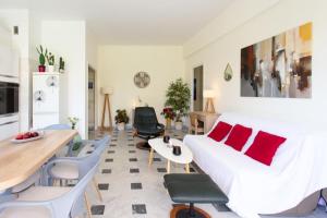 Maisons de vacances Air-Conditioned Apartment With Furnished Terrace & Parking Rated 3 Stars : photos des chambres