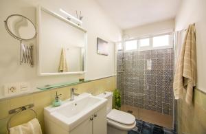 CASA AUTOSUSTENTABLE CON PISCINA, HUVAGONDILI