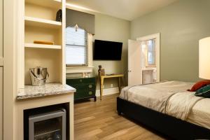 King Suite room in The Edward Buffalo