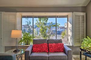 Stylish Home with Pool - 5 Mi to Las Vegas Strip!