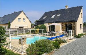 Maisons de vacances Beautiful Home In Saint-germain-sur-ay With Heated Swimming Pool : photos des chambres
