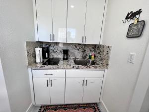 Stylish Studio Apartment By Miami International Airport