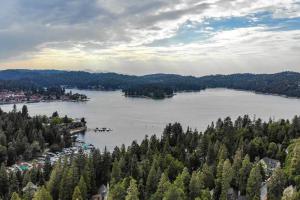 Lake house Cabin - Lake Arrowhead - 4hvězdičkové hotely ve městě Lake Arrowhead