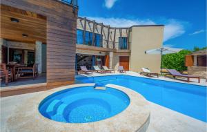 Beautiful home in Vadediji with WiFi Private swimming pool and Outdoor swimming pool