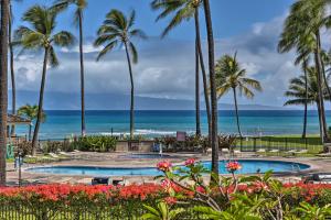 Lahaina Resort Retreat with Pool and Ocean Views!