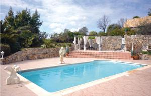 Maisons de vacances Beautiful Home In Les Adrets With 5 Bedrooms, Wifi And Private Swimming Pool : photos des chambres