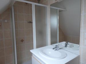 Maisons de vacances Holiday home, Le Tour-du-Parc : photos des chambres