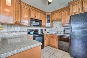 Kailua-Kona Condo with Pool and Ocean Views