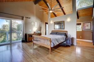 Kailua-Kona House w Balcony & Ocean Views!