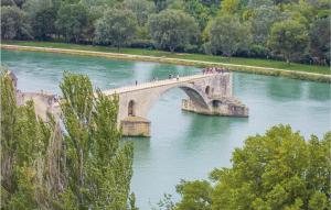 Appartements Stunning Apartment In Avignon With 2 Bedrooms, Outdoor Swimming Pool And Heated Swimming Pool : photos des chambres