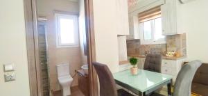 Experience a nice view appartment-heart of Athens