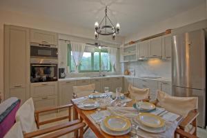 Villa Elaia by PosarelliVillas