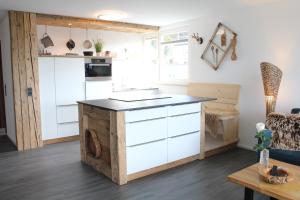 Hochwertige Sonneninsel mit Aussicht