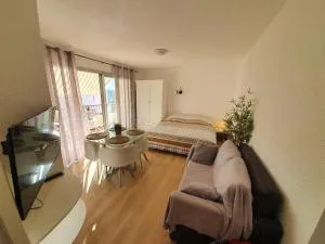 Le Cézanne - Climatisé avec grande terrasse - Saint-Grégoire