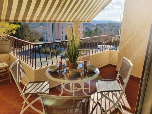 Appartements Le Cezanne - Climatise avec grande terrasse : photos des chambres