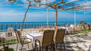 One-Bedroom Apartment with Terrace room in Apartments and Room Lora