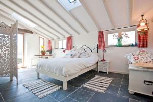 The Studio Cottage with Sea views Garden Amazing Location by beach