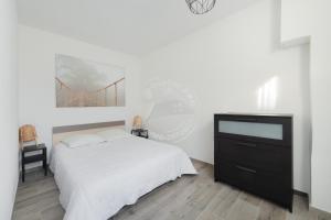 Appartements AS15280 - P3 face a la mer avec garage prive a 2 pas du Centre Ville : photos des chambres