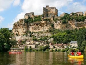 Appartements Agreable Mobil-home climatise a Sarlat camping familiale 3* : photos des chambres