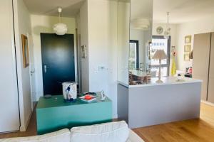 Appartements Apartment With Parking 2 Bedrooms & Furnished Terrace : photos des chambres