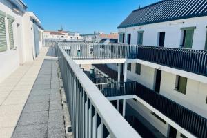 Appartements Apartment With Parking 2 Bedrooms & Furnished Terrace : photos des chambres