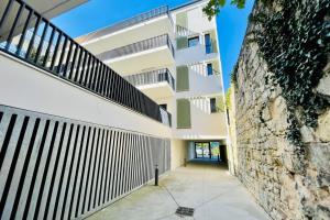 Appartements Apartment With Parking 2 Bedrooms & Furnished Terrace : photos des chambres