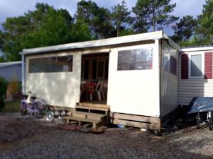 Maisons de vacances Bungalow de 3 chambres avec piscine partagee et jardin amenage a Saint Julien en Born a 5 km de la plage : photos des chambres