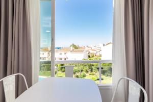 Cisnes Benalmádena Beach