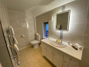 Family Room (2 Adults and 2 Children) - Number 6 room in Trumbles Gatwick B&B