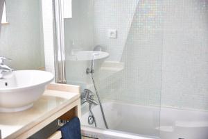 B&B / Chambres d'hotes Demeure de Manneville - SPA - 1Km des plages de Cabourg : photos des chambres