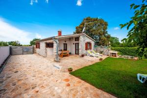 Charming House Nino with a fenced yard