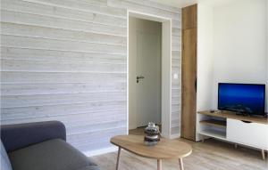 Maisons de vacances Amazing Home In Saint-germain-sur-ay With Kitchen : photos des chambres