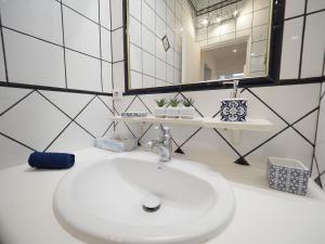 Appartements VILLA GEOFFROY - Design - Triangle d'or - Proche Thermes : photos des chambres