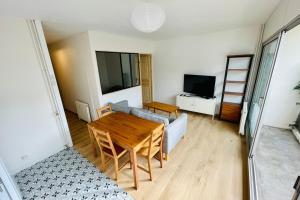 Appartements Furnished Apartment With Balcony & Parking in A Secure Residence : photos des chambres