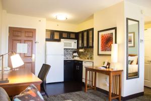 Queen Studio Suite with Roll-In Shower - Mobility Accessible room in Sonesta ES Suites Anaheim Resort Area