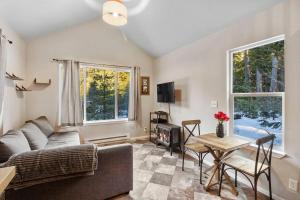 Cozy Tiny Home Steps Away From Mt. Rainier - 4hvězdičkové hotely ve městě Ashford