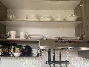 Lovely Rosebank 1-bedroom condo with pool & cinema