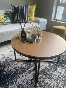 Lovely Rosebank 1-bedroom condo with pool & cinema