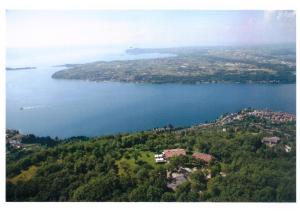 La FIOCCHINA - Magic Place - apartments & studios in Garda Lake - countryside farmhouse, inside the middle of the lake between sky & water
