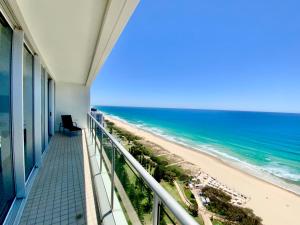 Air on Broadbeach Beachfront 2Level stunning apartment with 180 degree views