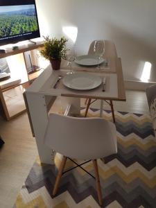 Appartements CORAIL STUDIO - 2MIN PLAGE CENTRE VILLE - CLIM - WIFI - PARKING PRIVE - IDEAL FAMILLE - La Grande Motte : photos des chambres