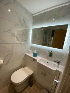 Sweet Caroline - luxury studio stone’s throw from Mousehole harbour